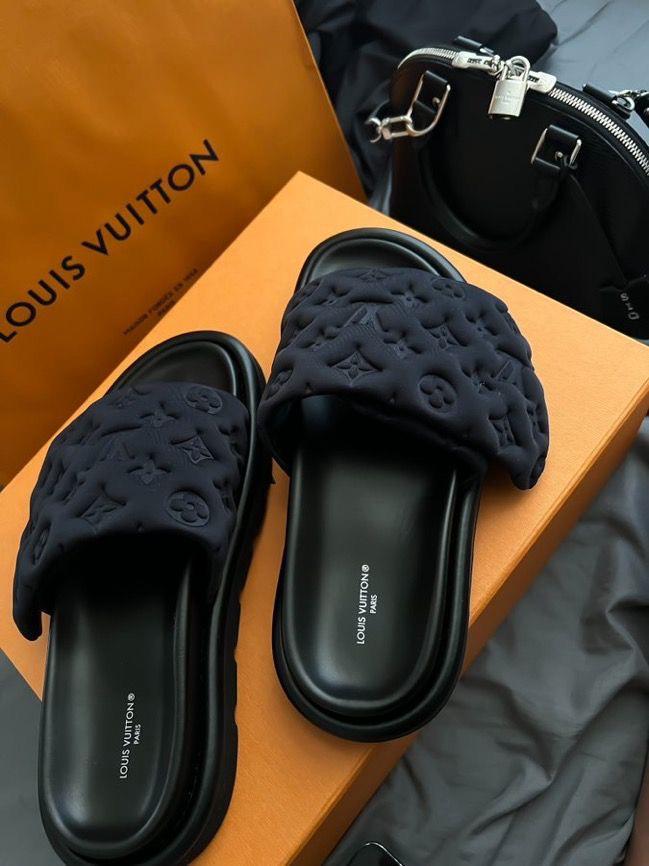 Louis Vuitton Pool Pillow Comfort slides/mules