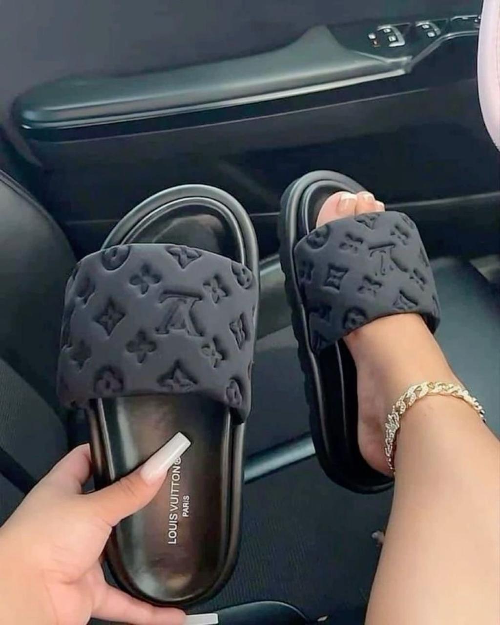 Louis Vuitton Pool Pillow Comfort slides/mules