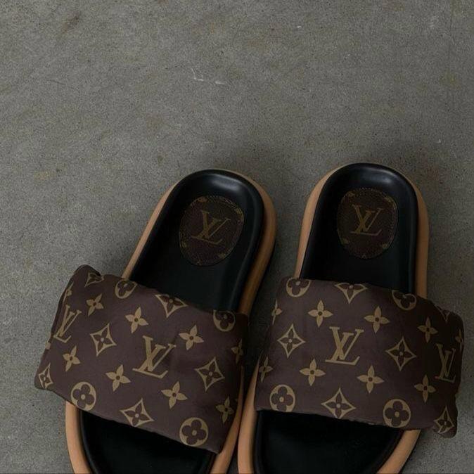 Louis Vuitton Pool Pillow Comfort slides/mules